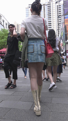 牛仔裙美女