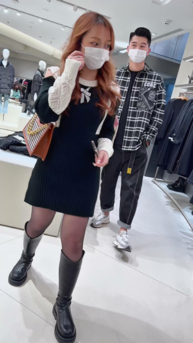 逛商场的小美女