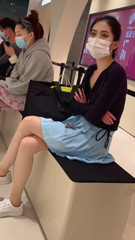 气质蓝裙美女