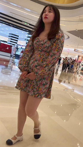 连衣裙美女