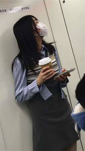 地铁上的美女