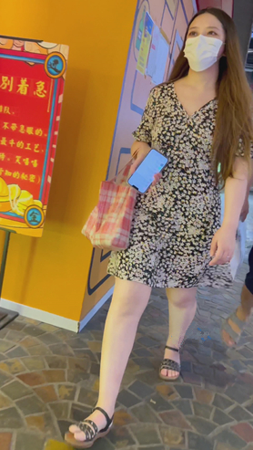 连衣裙小姐姐
