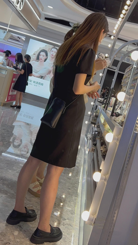 黑裙美女