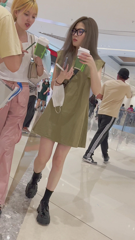 连衣裙美女