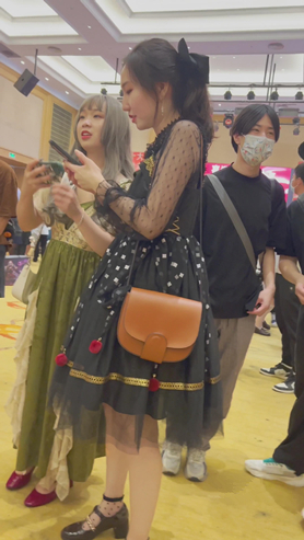 黑裙美女