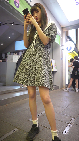 连衣裙美女