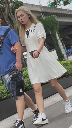 连衣裙美女