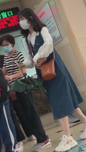蓝裙美女