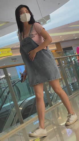 牛仔裙小姐姐