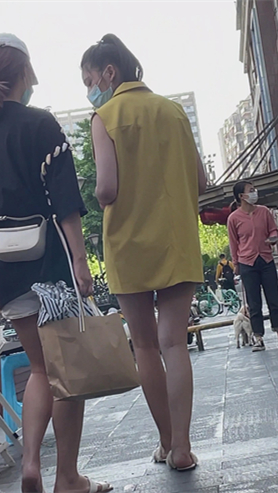 黄衣美女