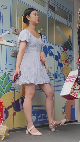 连衣裙美女