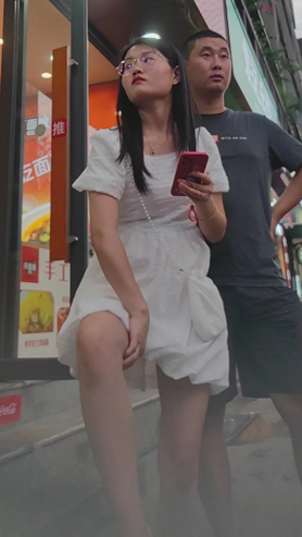 白裙小妹