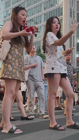花裙妹子