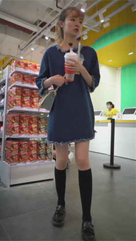 牛仔裙小姐姐