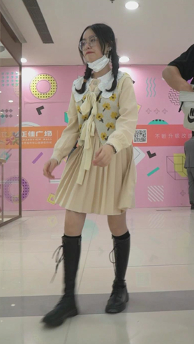 高靴小美女