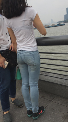 牛仔裤妹子