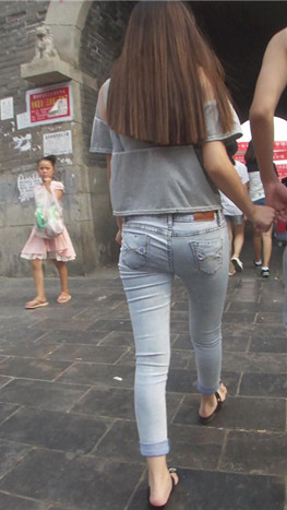 牛仔裤小妹