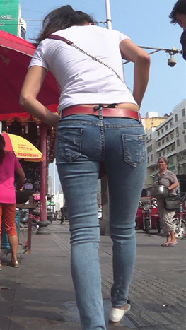 牛仔紧身妹子