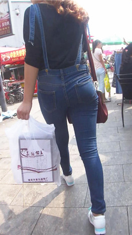 牛仔背带小妹