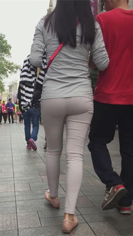灰裤紧身美妇