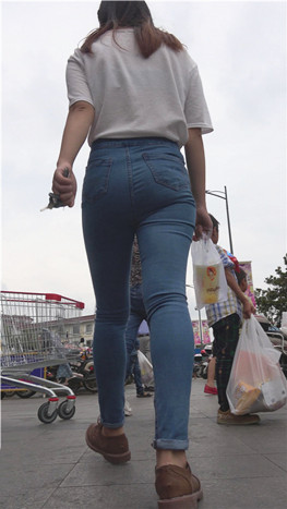 牛仔紧身裤美女