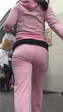 粉色套装妹子
