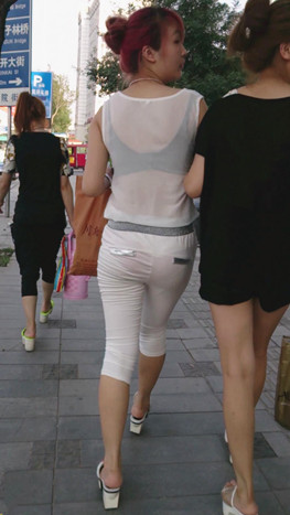 白里透红的红发妹子