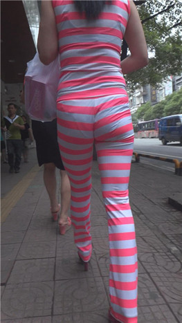 非主流紧身套装妹子