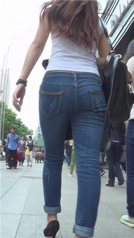 紧身牛仔长裤妹子