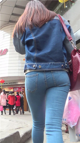 牛仔紧身美女