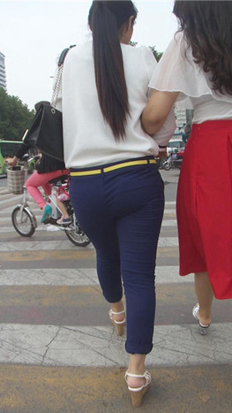 紧身美妇