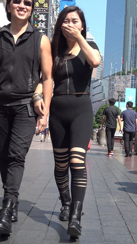 黑色紧身裤美女