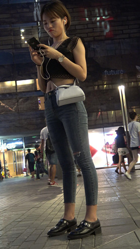 短发妹子