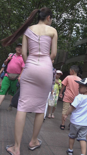 粉色包臀裙美女