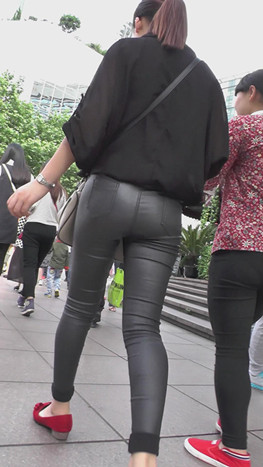 皮裤紧身小姐姐