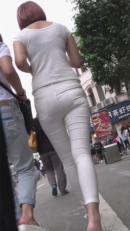 超紧白裤短发美女