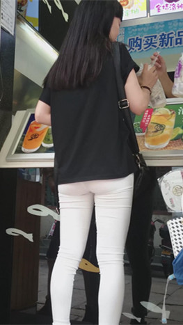 黑衣白裤透红美女