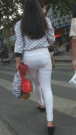 高腰白裤紧身妹子