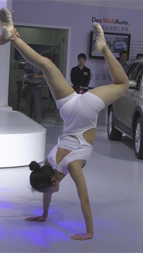 车展上的精彩表演