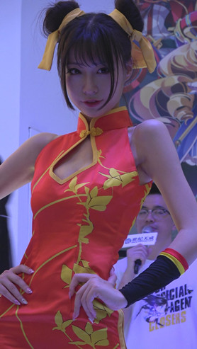 漂亮的可爱丸子头小姐姐