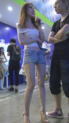 漂亮的牛仔热裤模特