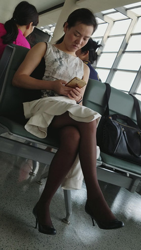 白裙黑丝妹子