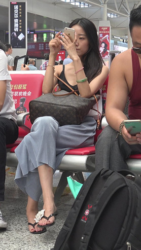 漂亮的美足小姐姐