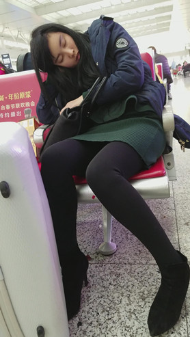 休息的黑色丝袜妹子