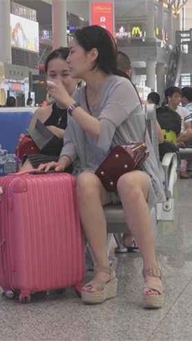 漂亮的美足女孩