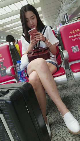 漂亮的长腿美女