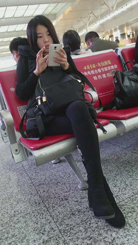 黑色高靴妹子