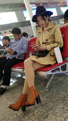 候车室肉丝妹子