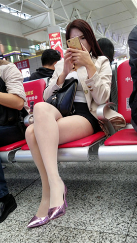 白嫩肉丝美腿