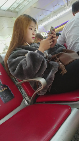 黄发妹子